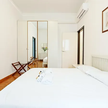 Apartment S. Maria Valle Roomy Flat Milan