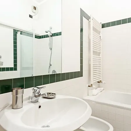 S. Maria Valle Roomy Flat Milan