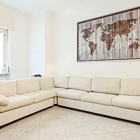 S. Maria Valle Roomy Flat * Milan
